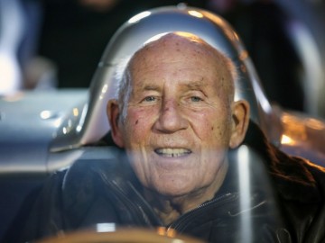 Mercedes oddaje hołd Sir Stirlingowi Mossowi